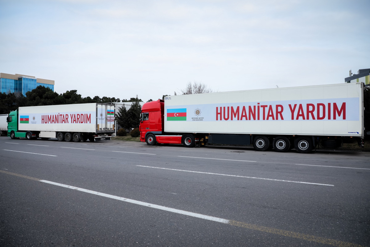 Heydər Əliyev Fondunun daha bir humanitar yardım karvanı Türkiyəyə yola düşüb - FOTO 