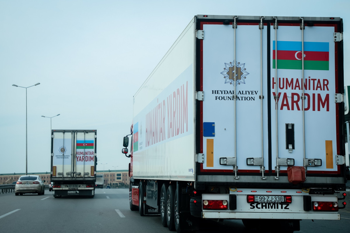 Heydər Əliyev Fondunun daha bir humanitar yardım karvanı Türkiyəyə yola düşüb - FOTO 