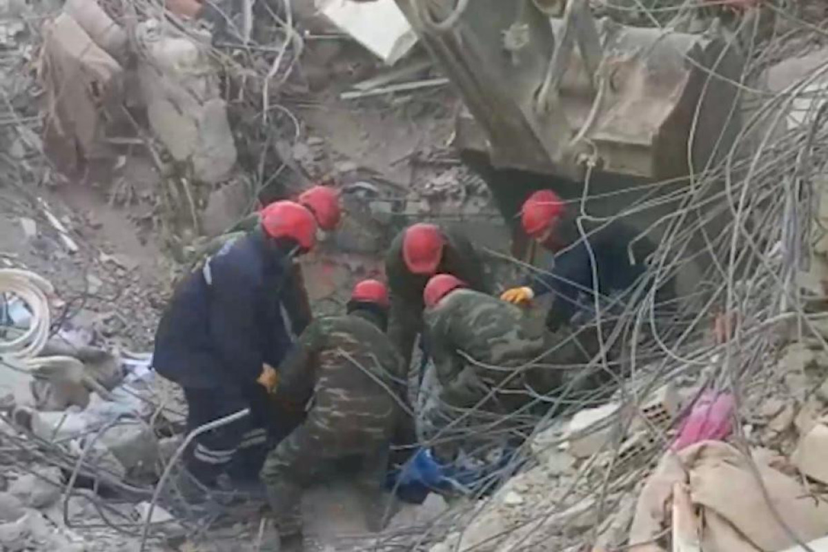 FHN xilasediciləri Kahramanmaraşda dağıntılar altından 53 nəfəri sağ, 729 nəfərin cəsədini çıxarıb - FOTO  - VİDEO 