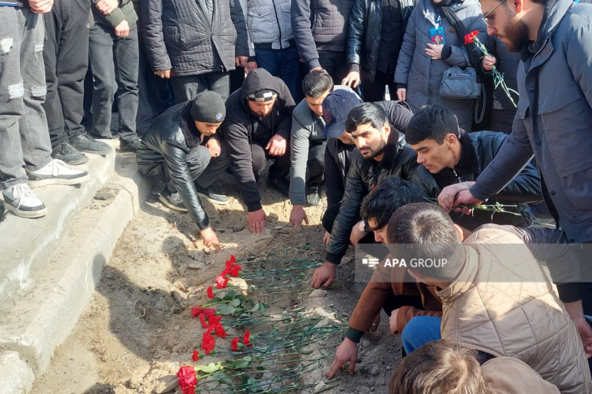 Türkiyədəki zəlzələdə həlak olan tələbə Gəncədə dəfn olunub - FOTO  - YENİLƏNİB 