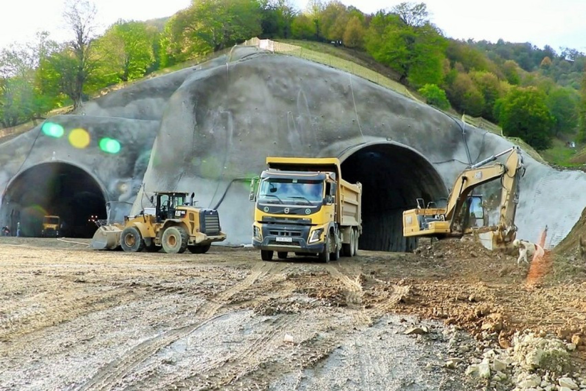 Kəlbəcərdə tunel tikintisi zamanı türkiyəli fəhlə ölüb - VİDEO 