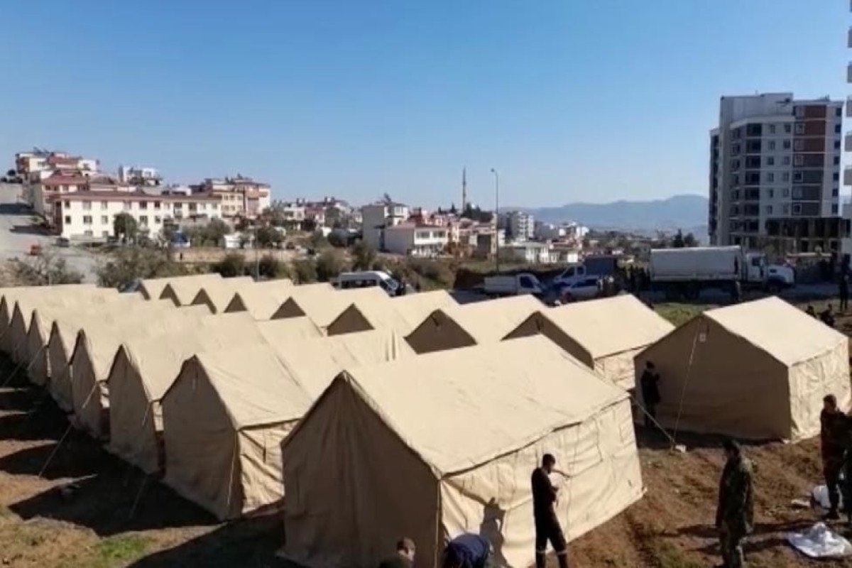 FHN Kahramanmaraşda daha 3 ünvanda növbəti çadır şəhərcikləri qurub - FOTO - VİDEO 
