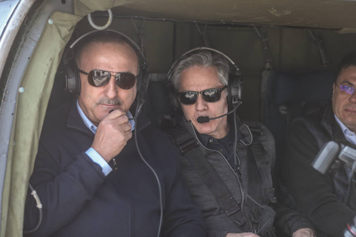 ABŞ dövlət katibi Türkiyədə zəlzələ zonasını helikopterdən izləyib  - YENİLƏNİB-1 