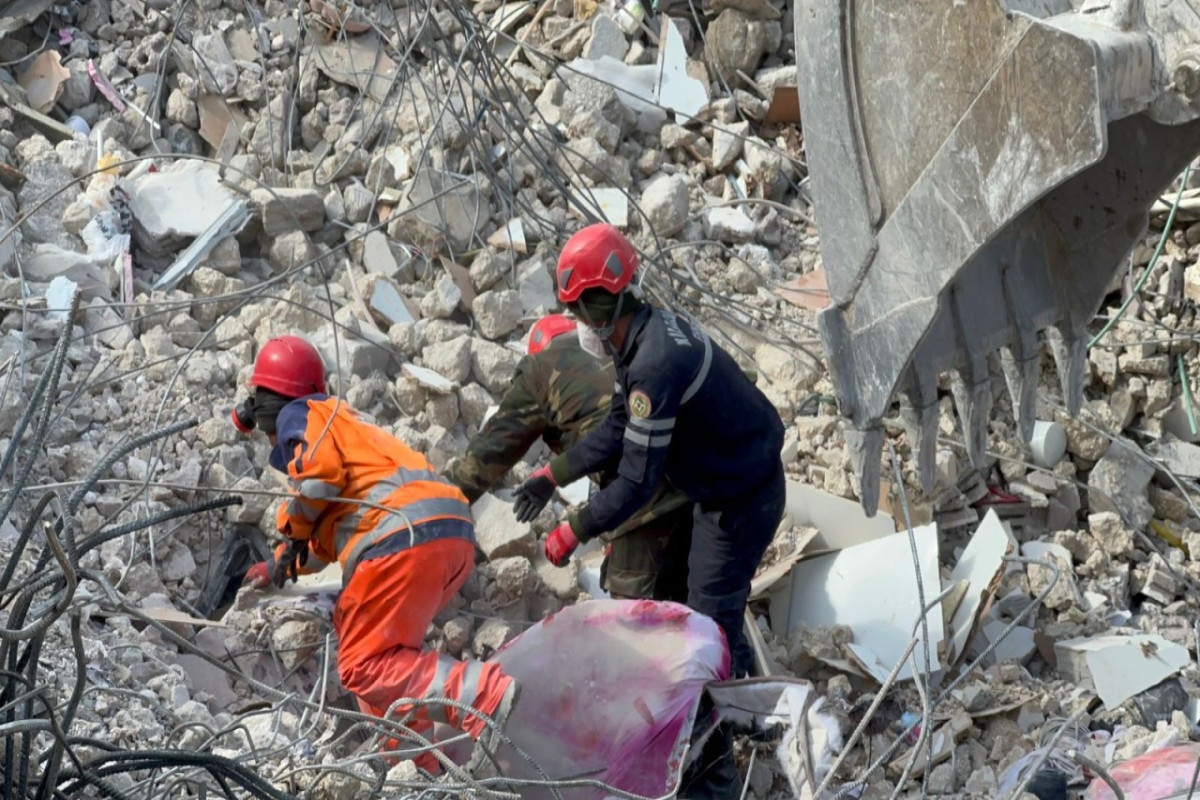 FHN-in qüvvələri indiyədək Kahramanmaraş və Hatayda dağıntılar altından 53 nəfəri sağ, 780 nəfərin isə cəsədini çıxarıblar - VİDEO 