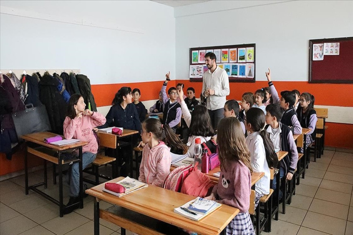Türkiyənin zəlzələ bölgəsindən 100 minə yaxın şagird təxliyə edilib