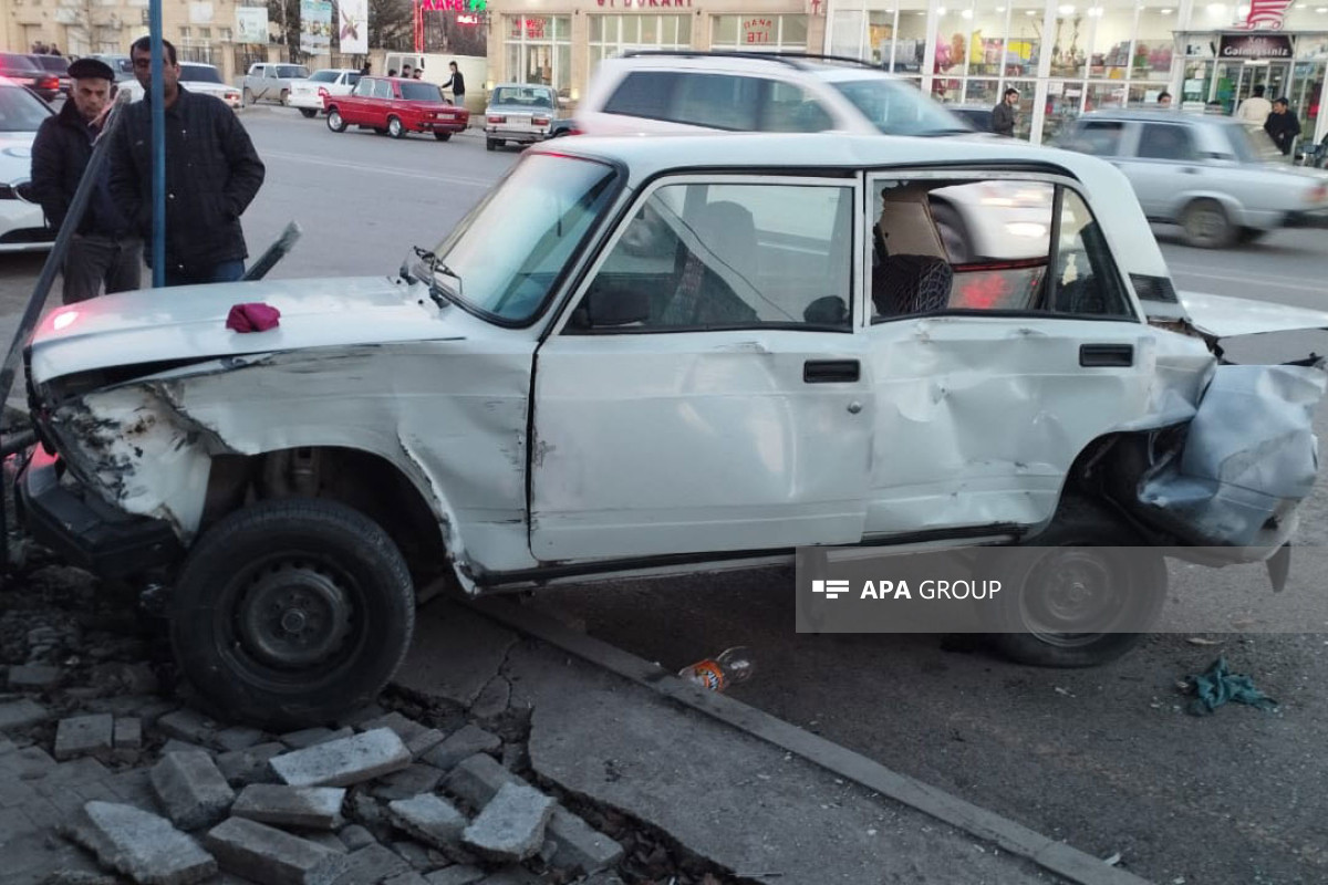 Kürdəmirdə qəza baş verib, xəsarət alanlar var - FOTO 