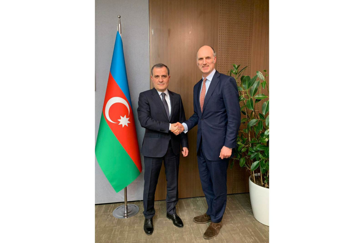 Britaniyalı nazir Ceyhun Bayramovla görüşüb, ölkəsinin regionda təhlükəsizliyə sadiqliyini vurğulayıb
