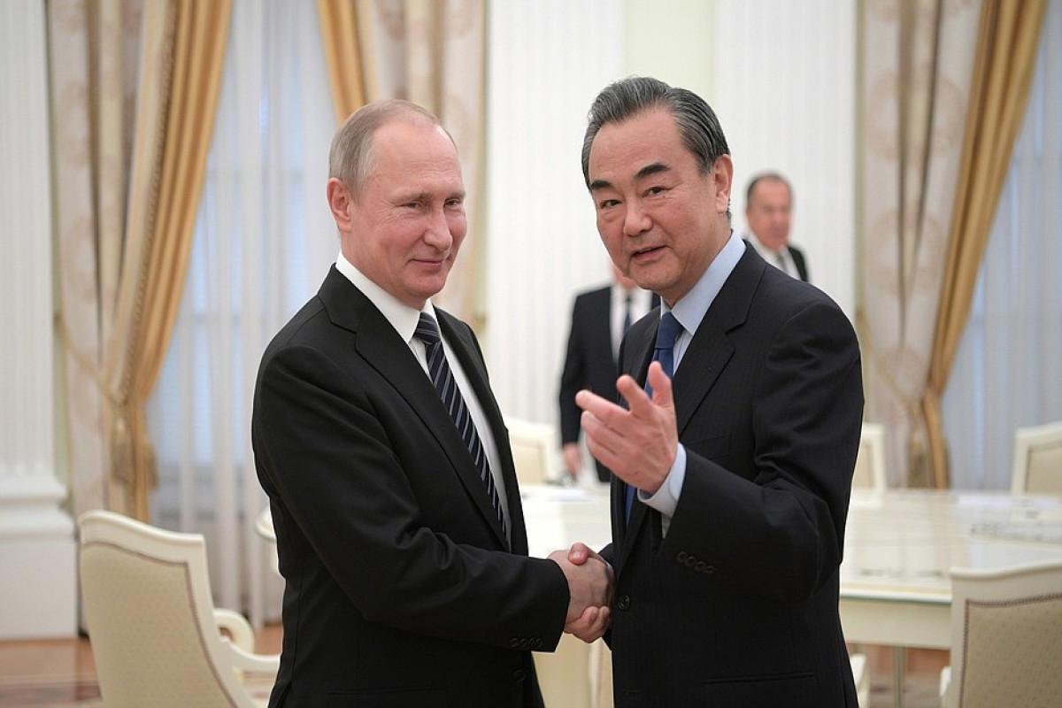 Путин и Ван И проводят встречу