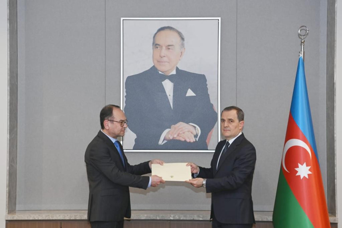 Bolqarıstan səfiri Ceyhun Bayramova etimadnaməsinin surətini təqdim edib - FOTO 