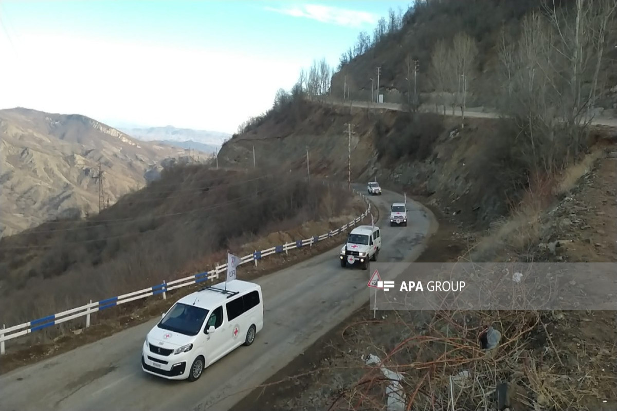 Laçın-Xankəndi yolundan BQXK-nın avtomobilləri keçib - FOTO  - VİDEO 