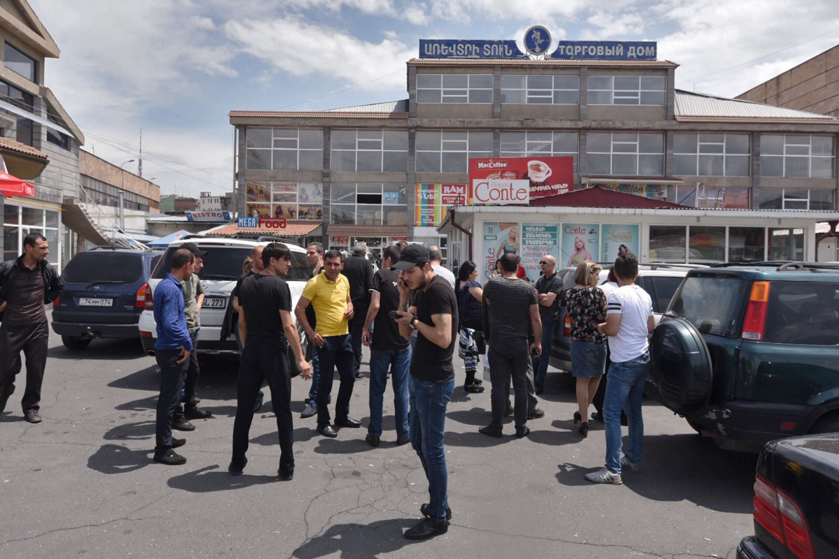 Ermənistanda ticarət mərkəzinin direktoru yanğına görə həbs edilib