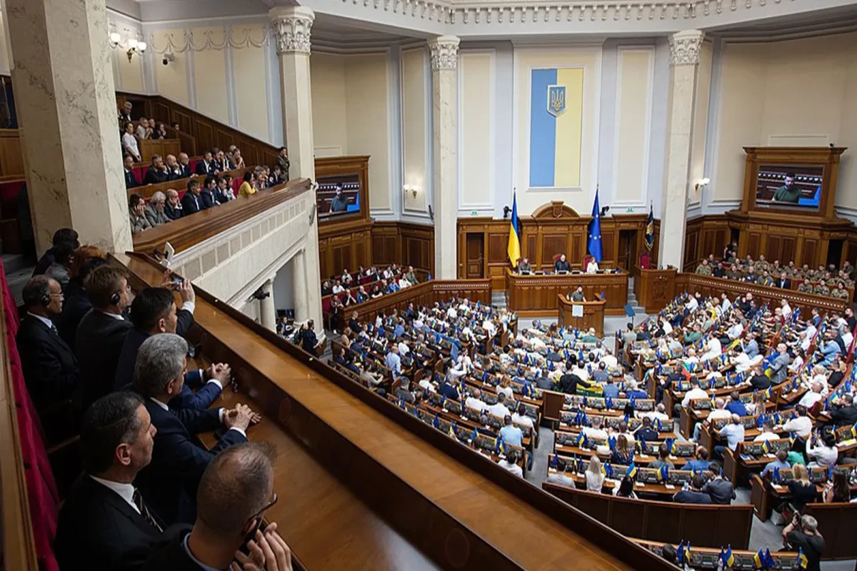 Rada Zelenskinin Rusiya banklarına 50 illik sanksiyalar barədə təşəbbüsünü təsdiqləyib
