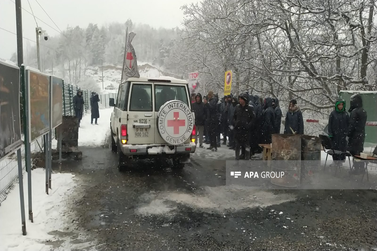 Laçın-Xankəndi yolundan BQXK-nın avtomobilləri keçib - FOTO  - YENİLƏNİB 