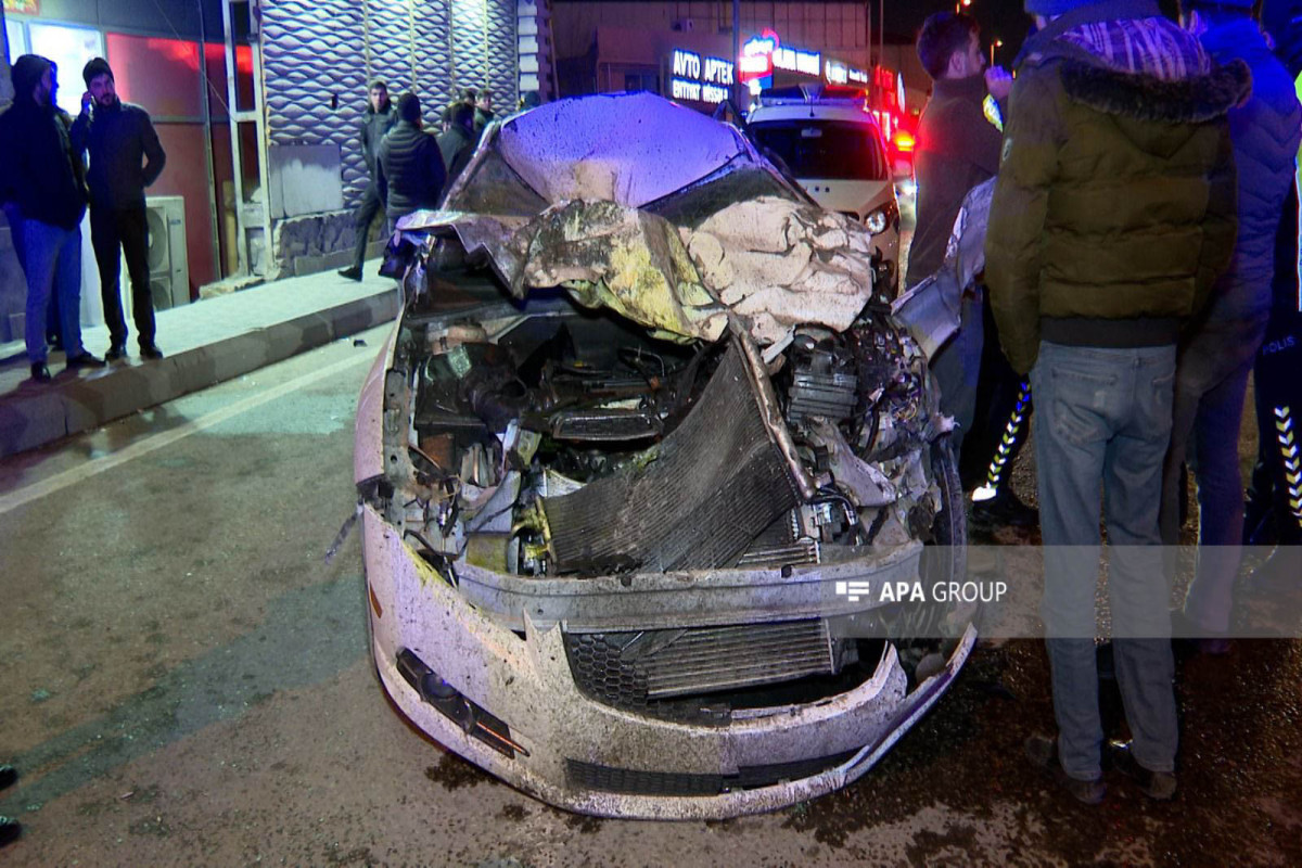 В результате ДТП в Баку погиб один человек, еще 6 ранены-ОБНОВЛЕНО-1 -ВИДЕО 