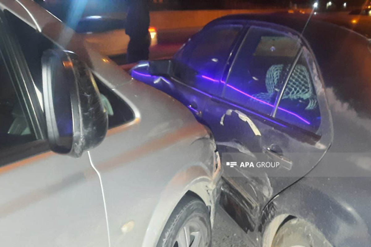 Bakı-Sumqayıt şossesində mikroavtobusun iştirakı ilə zəncirvari yol qəzası baş verib, xəsarət alan var - FOTO 
