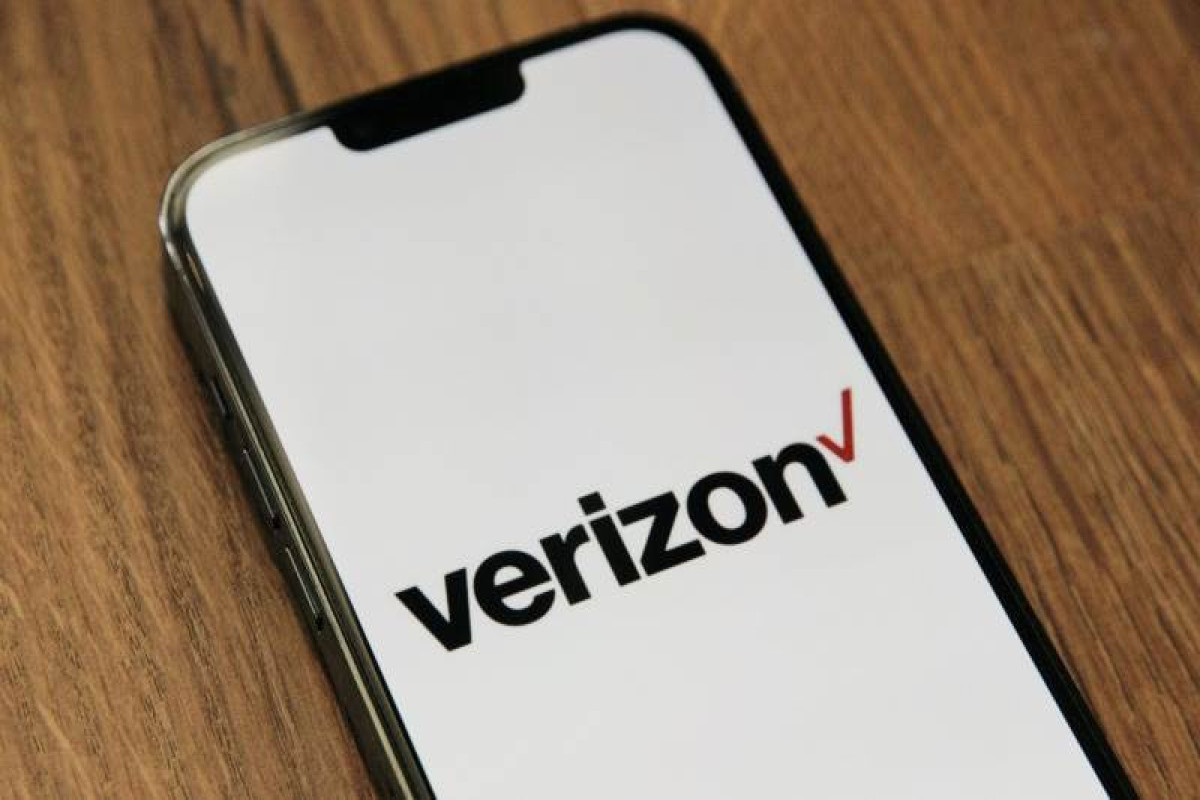 Users report telecom services down across US