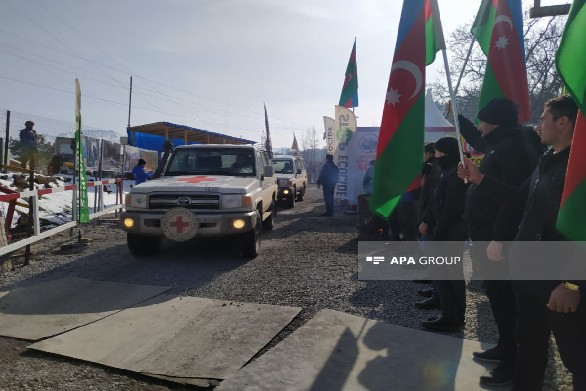 Laçın-Xankəndi yolundan BQXK-nın avtomobilləri keçib - YENİLƏNİB  - FOTO 