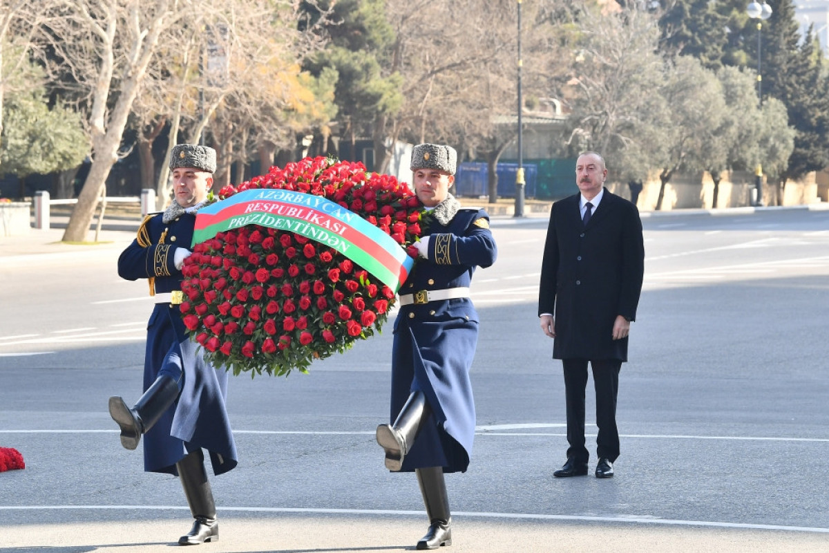 Prezident İlham Əliyev Xocalı soyqırımı abidəsini ziyarət edib - YENİLƏNİB 