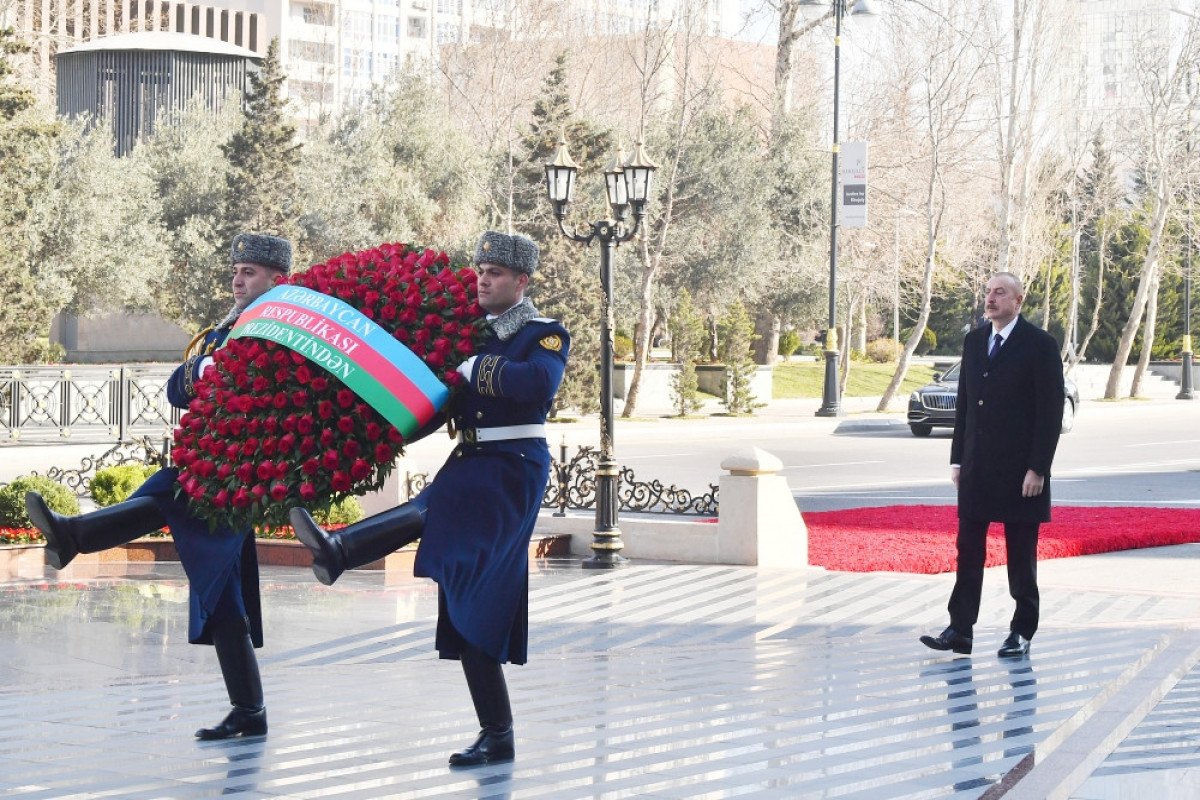 Prezident İlham Əliyev Xocalı soyqırımı abidəsini ziyarət edib - YENİLƏNİB 