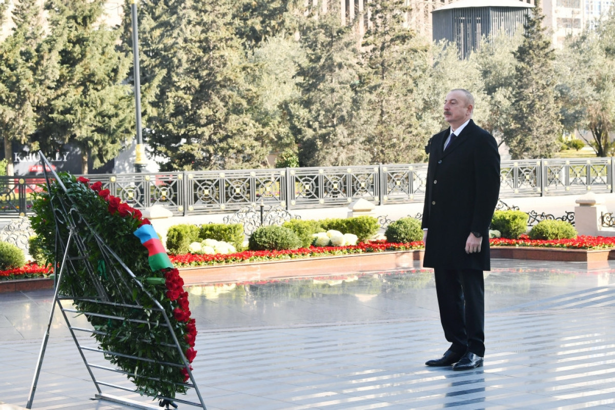 Prezident İlham Əliyev Xocalı soyqırımı abidəsini ziyarət edib - YENİLƏNİB 