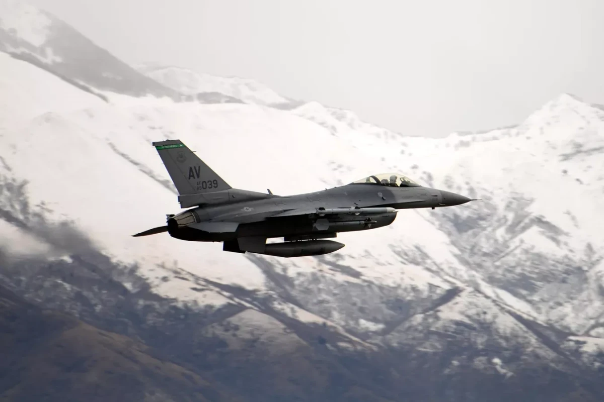 ABŞ Konqresi F-16-nın Ukraynaya tədarükünün mümkünlüyünü etiraf edib