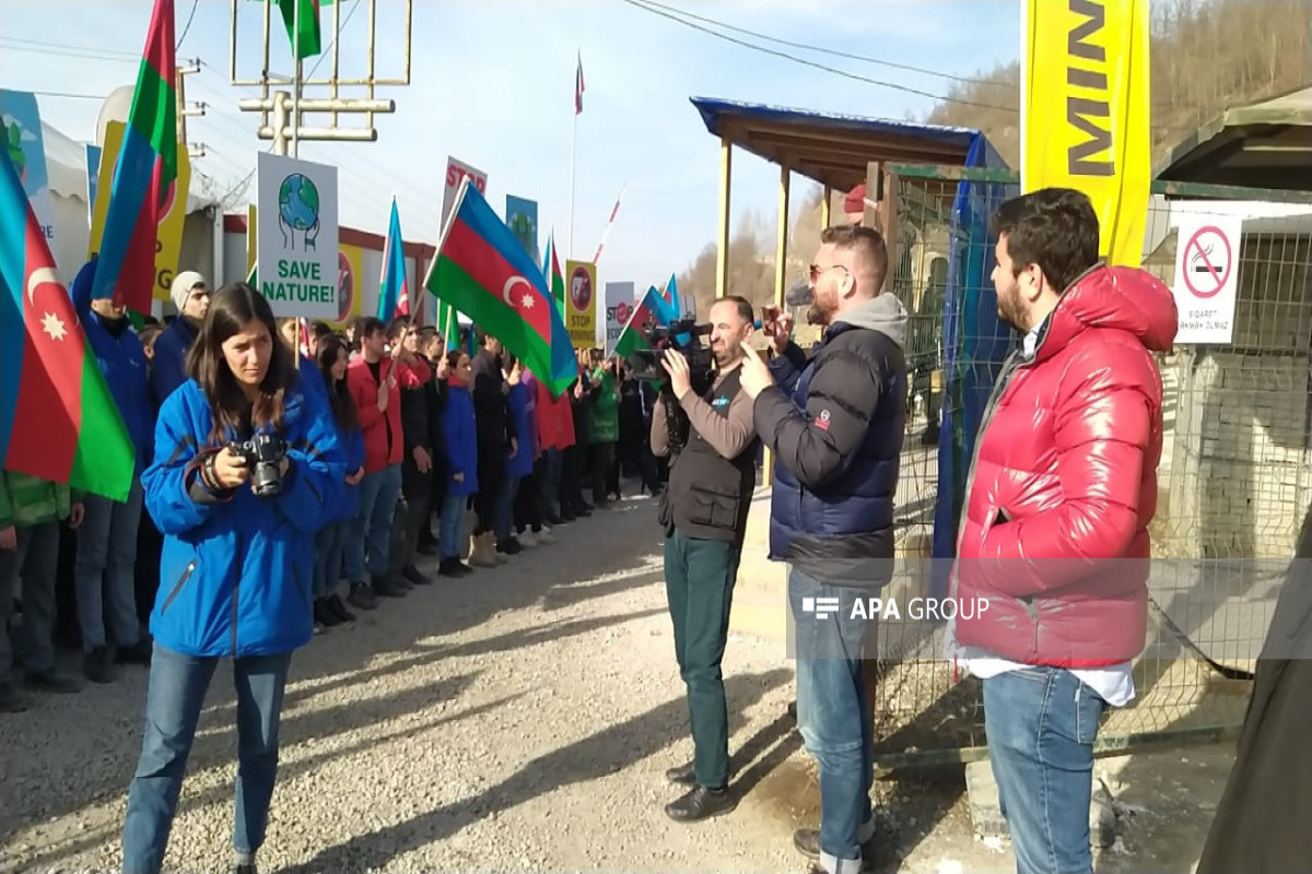 Foreign media representatives visit protest site on Lachin-Khankandi road-PHOTO 