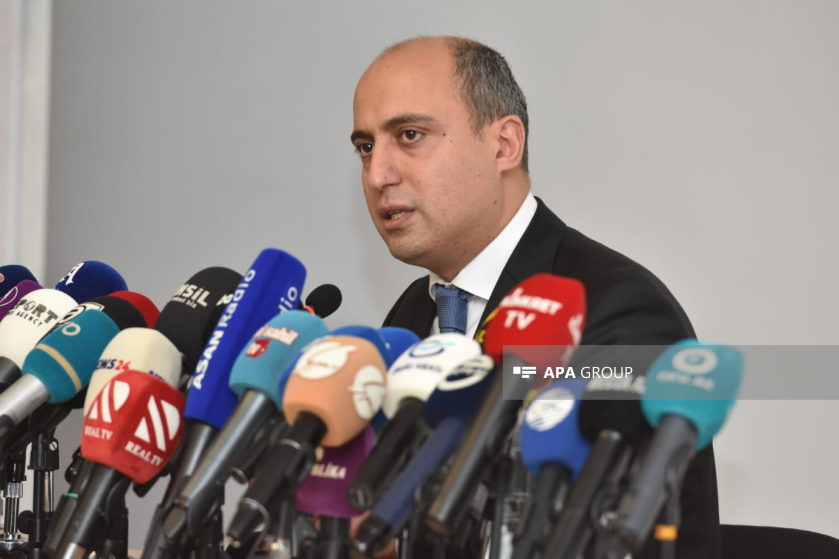 Emin Əmrullayev: Saxta diplomu olan düşünür ki, nazir onu qəbul etsə, işini həll edə bilər