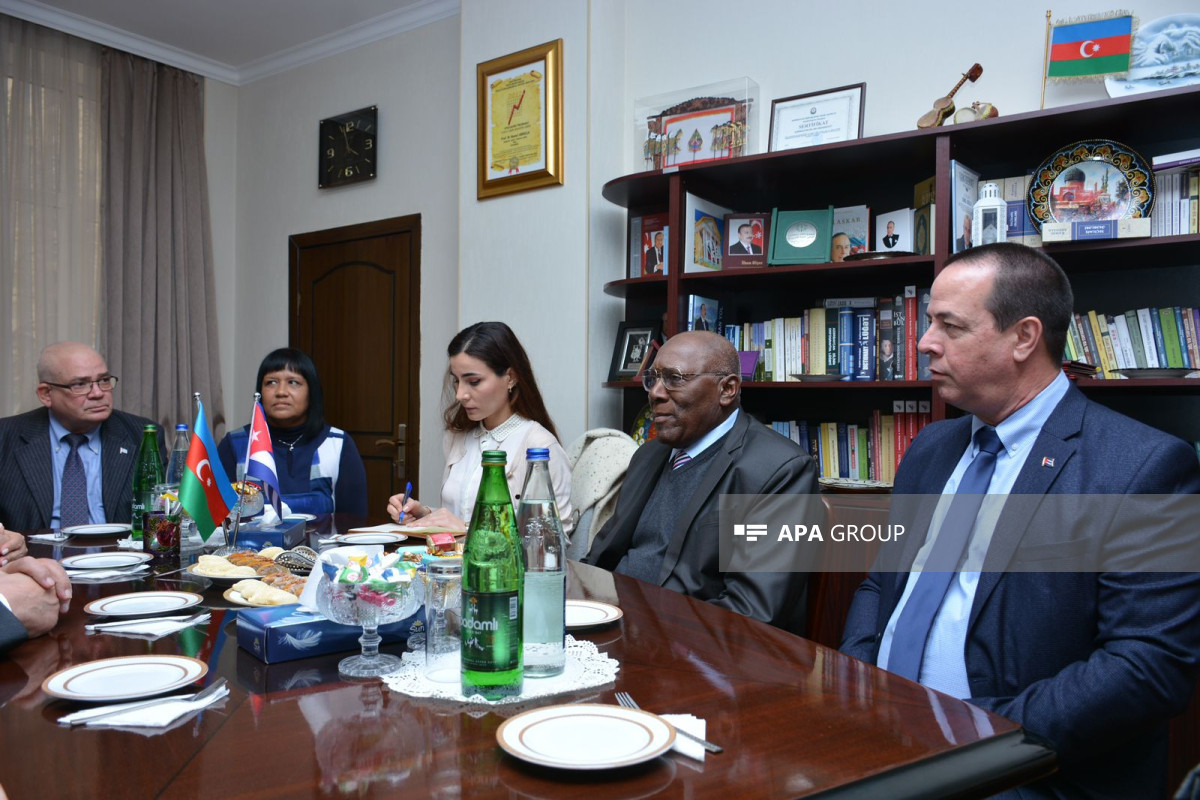 В Азербайджанском университете языков состоялась встреча с вице-президентом Кубы - ФОТО 