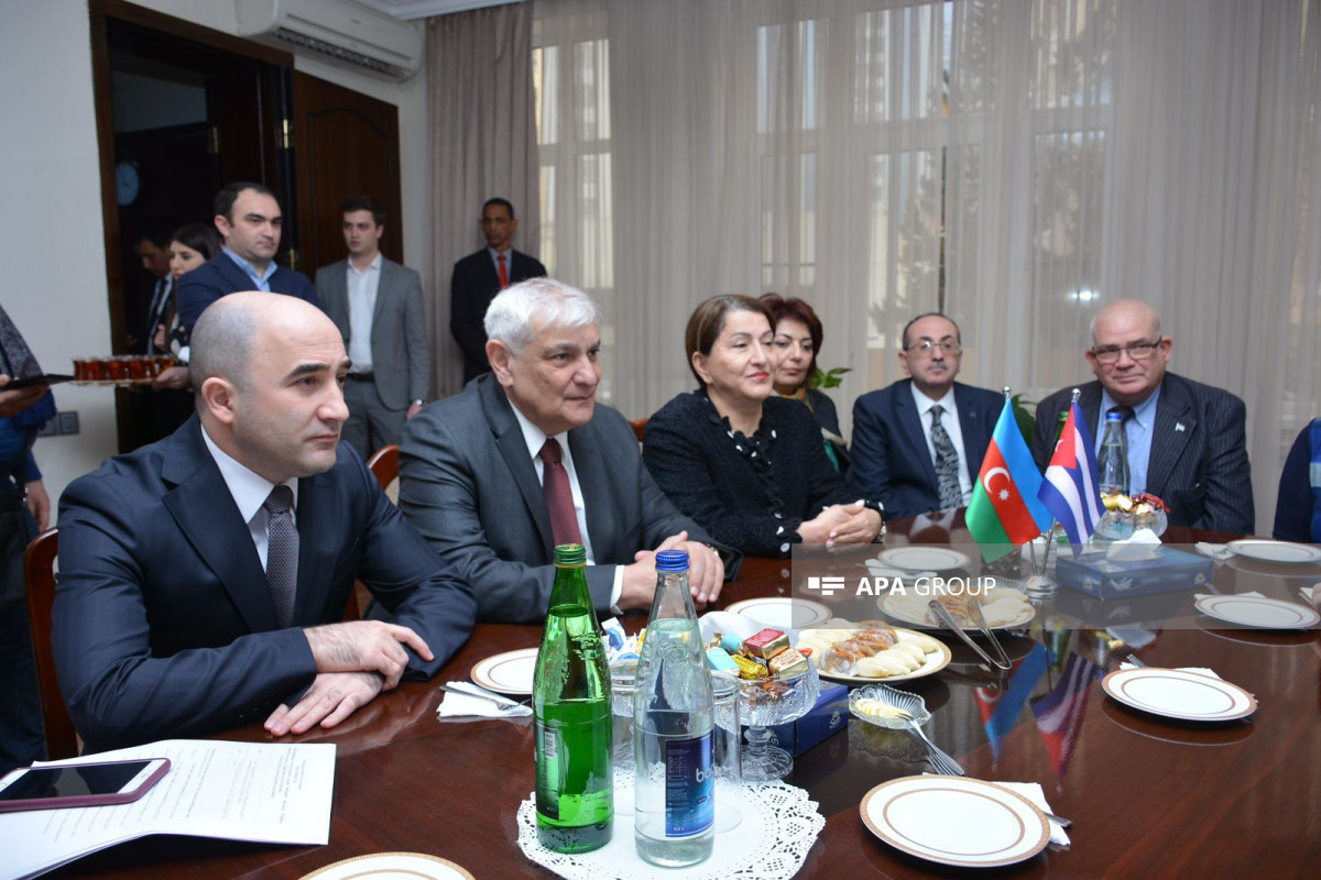 В Азербайджанском университете языков состоялась встреча с вице-президентом Кубы - ФОТО 