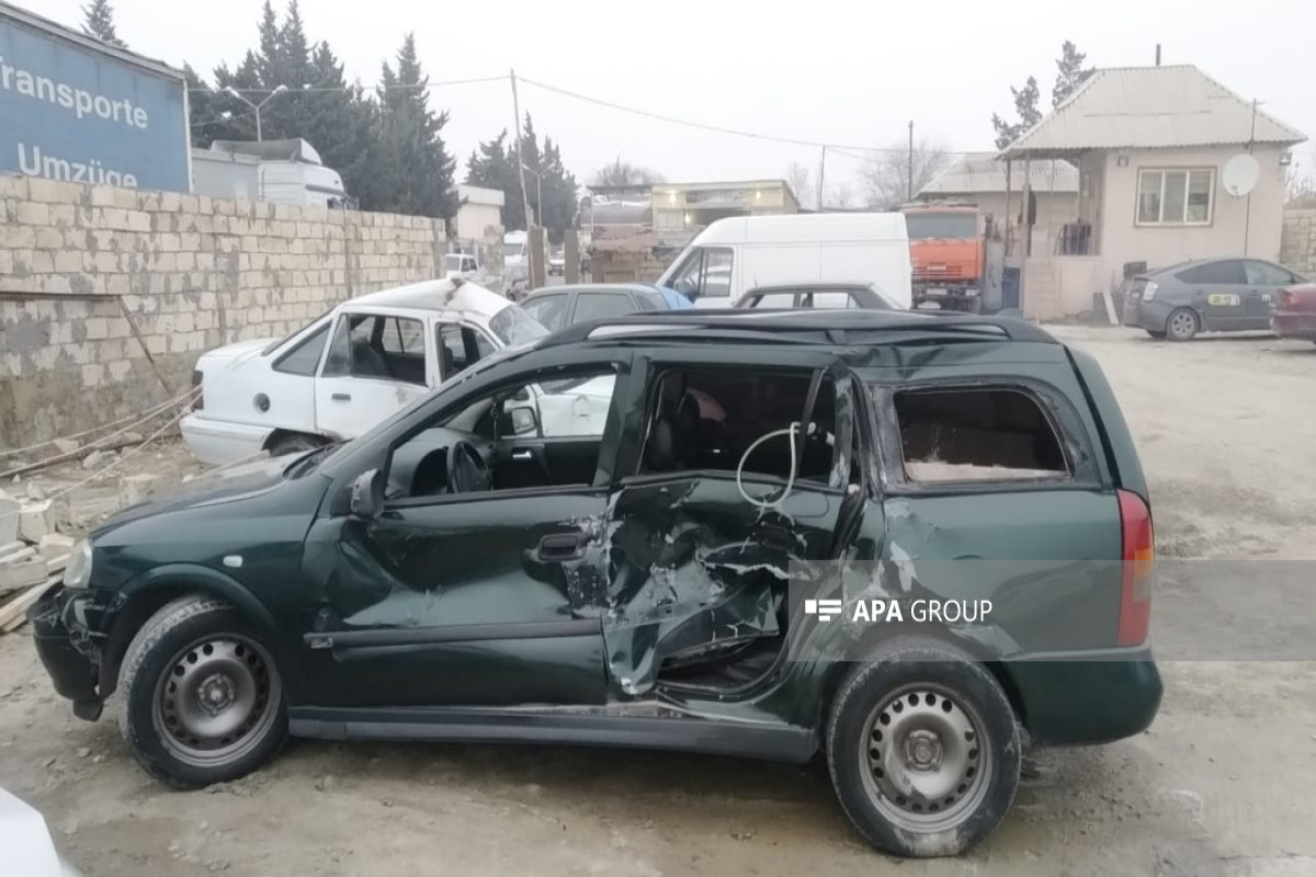 Sumqayıtda minik avtomobili yük maşını ilə toqquşub, xəsarət alan var - FOTO 