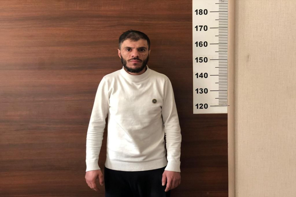 Xətai rayonunda mağazanın kassasından min manat oğurlanıb