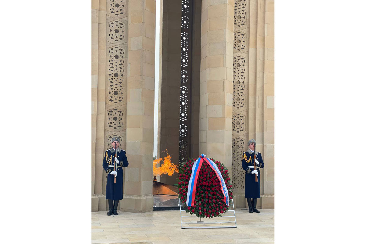 Russian FM visits Alley of Martyrs and Alley of Honor in Azerbaijan
