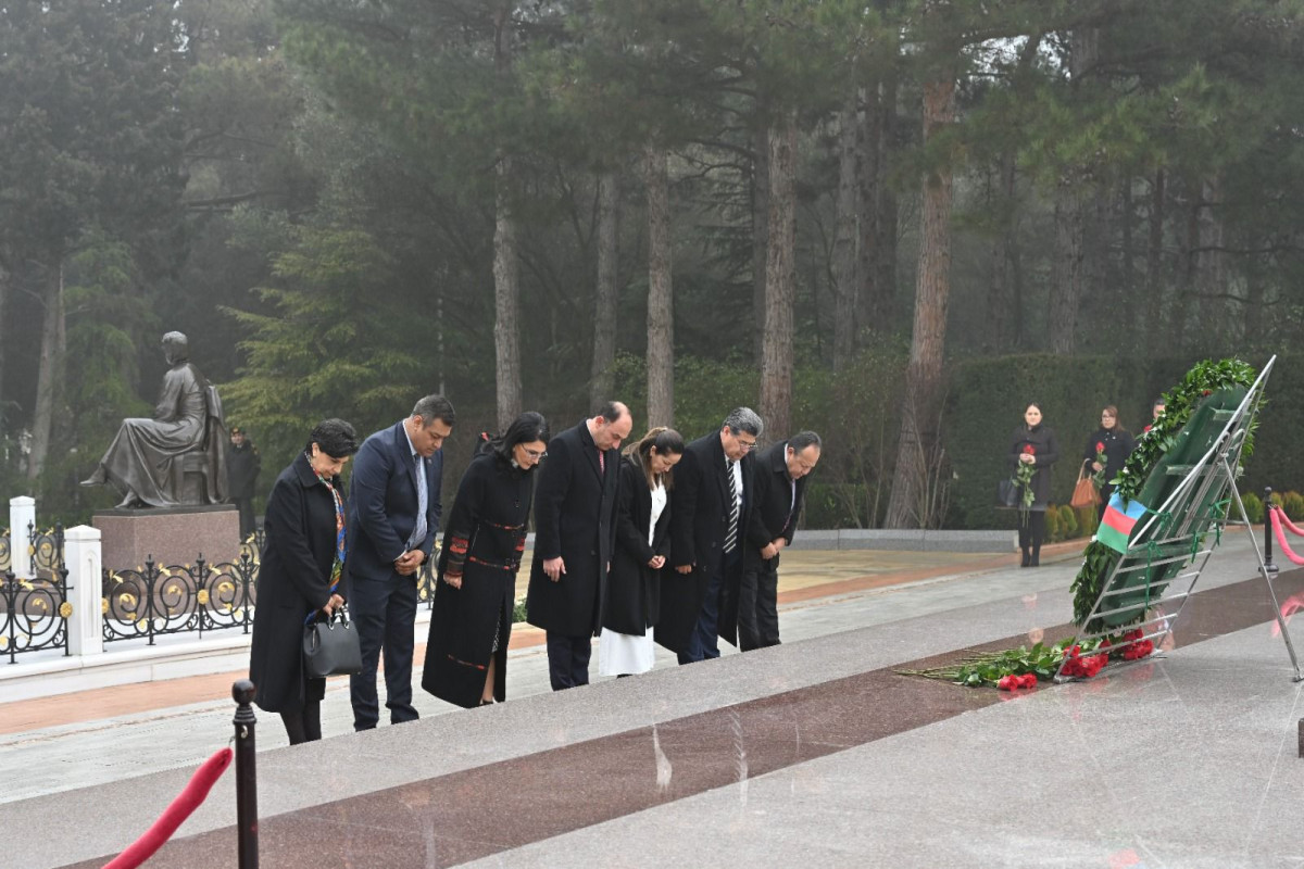 Meksikalı parlamentarilər Ulu Öndərin məzarını və Şəhidlər xiyabanını ziyarət ediblər