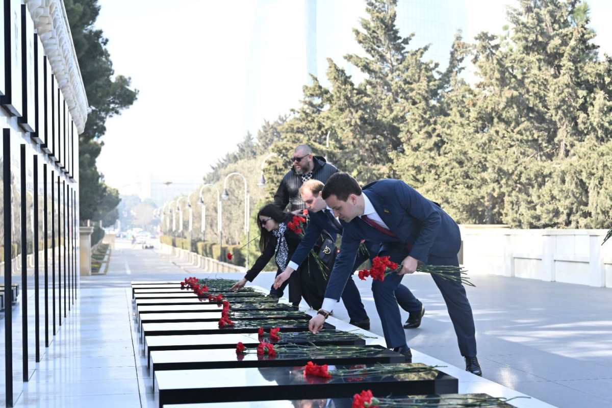 Ukrainian parliamentarians visit Alley of Honor and Alley of Martyrs