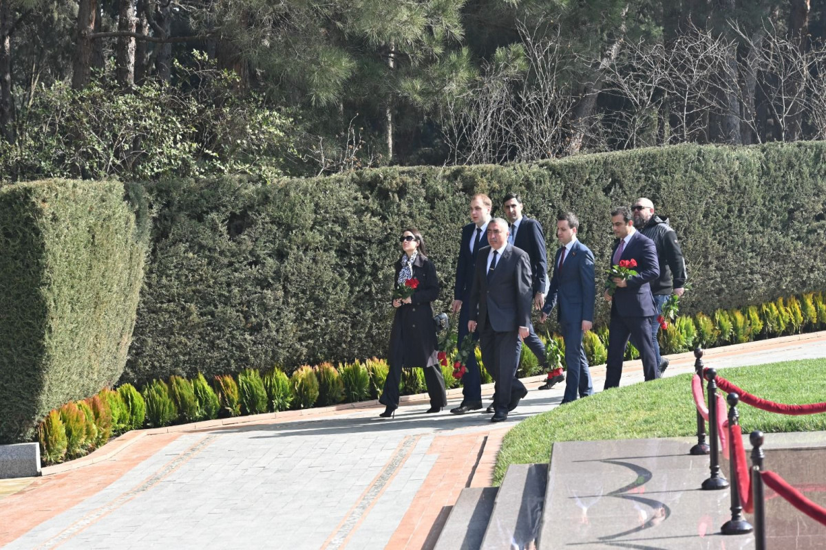 Ukrainian parliamentarians visit Alley of Honor and Alley of Martyrs
