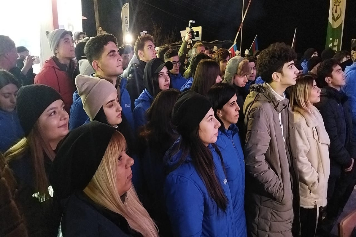 Şuşada aksiya iştirakçıları Prezidentin çıxışını izləyib - FOTO 