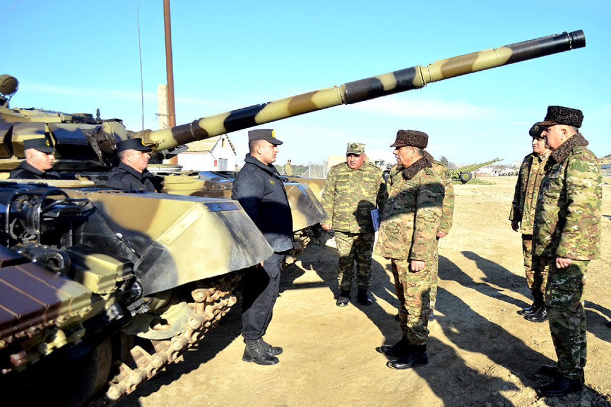 Закир Гасанов проверил боеготовность нескольких воинских частей