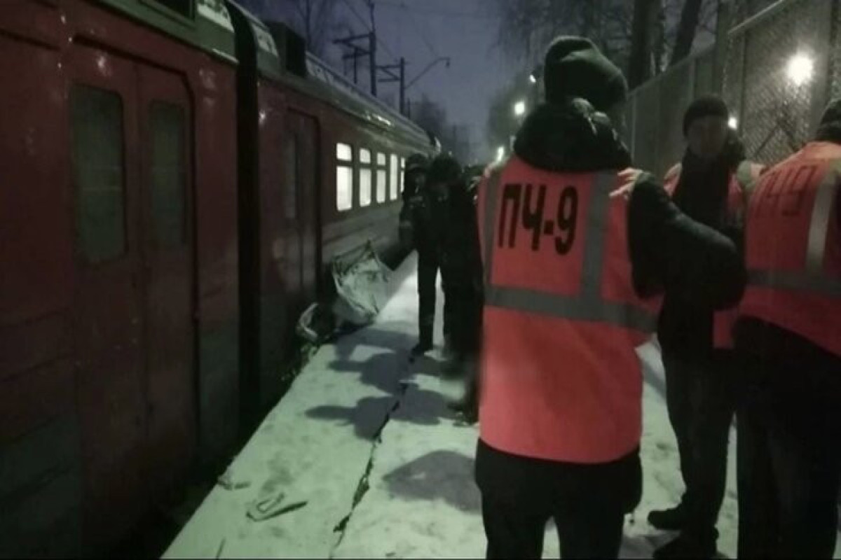 Moskva vilayətində elektrik qatarı avtomobillə toqquşub, üç nəfər ölüb