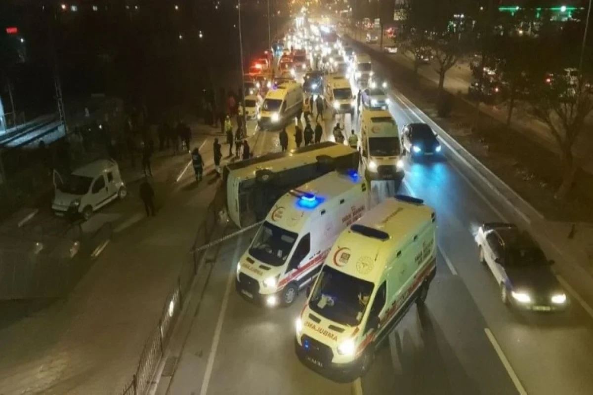 Türkiyədə mikroavtobusa aşıb, 10 nəfər xəsarət alıb