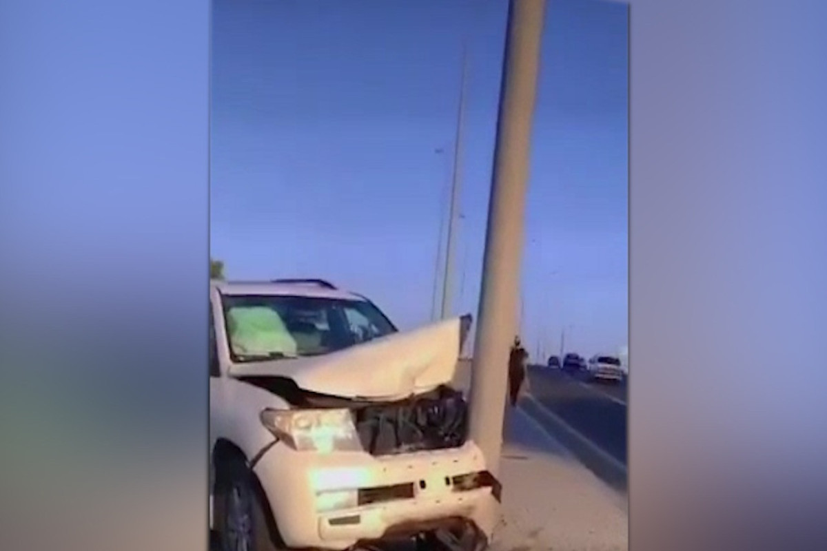 В Баку произошла цепная авария с участием трех автомобилей