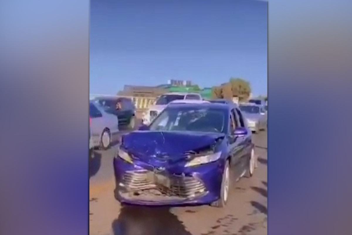 В Баку произошла цепная авария с участием трех автомобилей