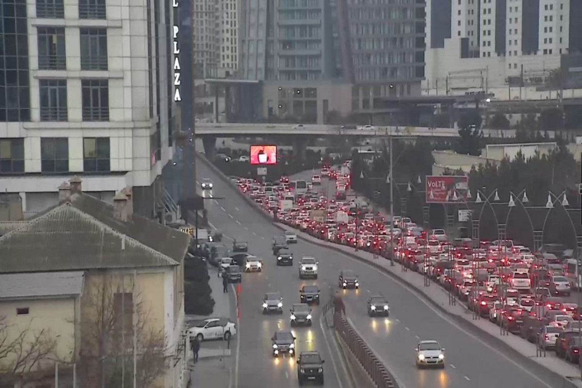 Bakıda sıxlıq olan yollar açıqlanıb  - SİYAHI 