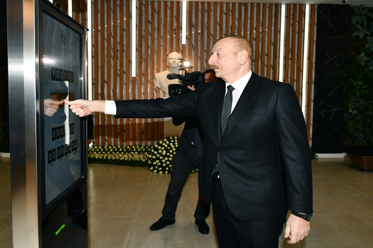 Президент Ильхам Алиев принял участие в открытии «Бакинского дома МСБ»