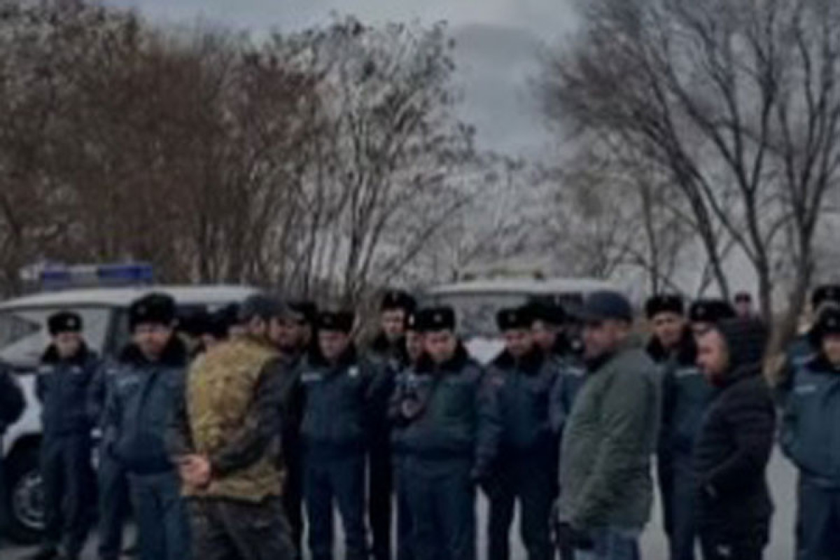 Ermənistanda Rusiya hərbi bazası qarşısında aksiya keçirilir, 65 nəfər saxlanılıb - YENİLƏNİB 