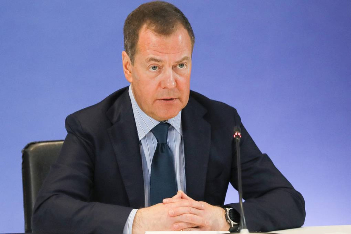 Medvedev: Rusiyaya xəyanət edənlərlə müharibə qanunlarına uyğun davranılmalıdır