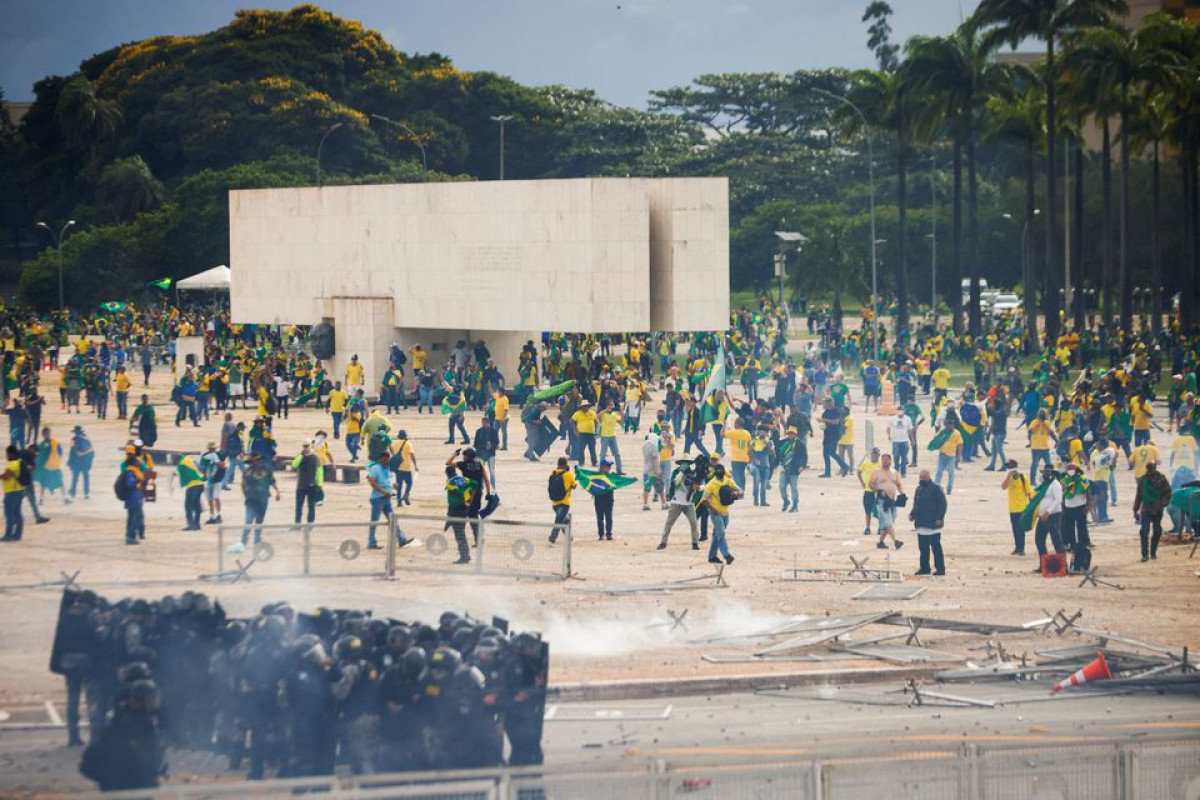 Global leaders condemn Bolsonaro supporters