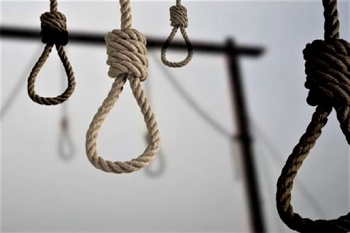 В Иране к смертной казни приговорены трое лиц, убивших полицейских в ходе протестов
