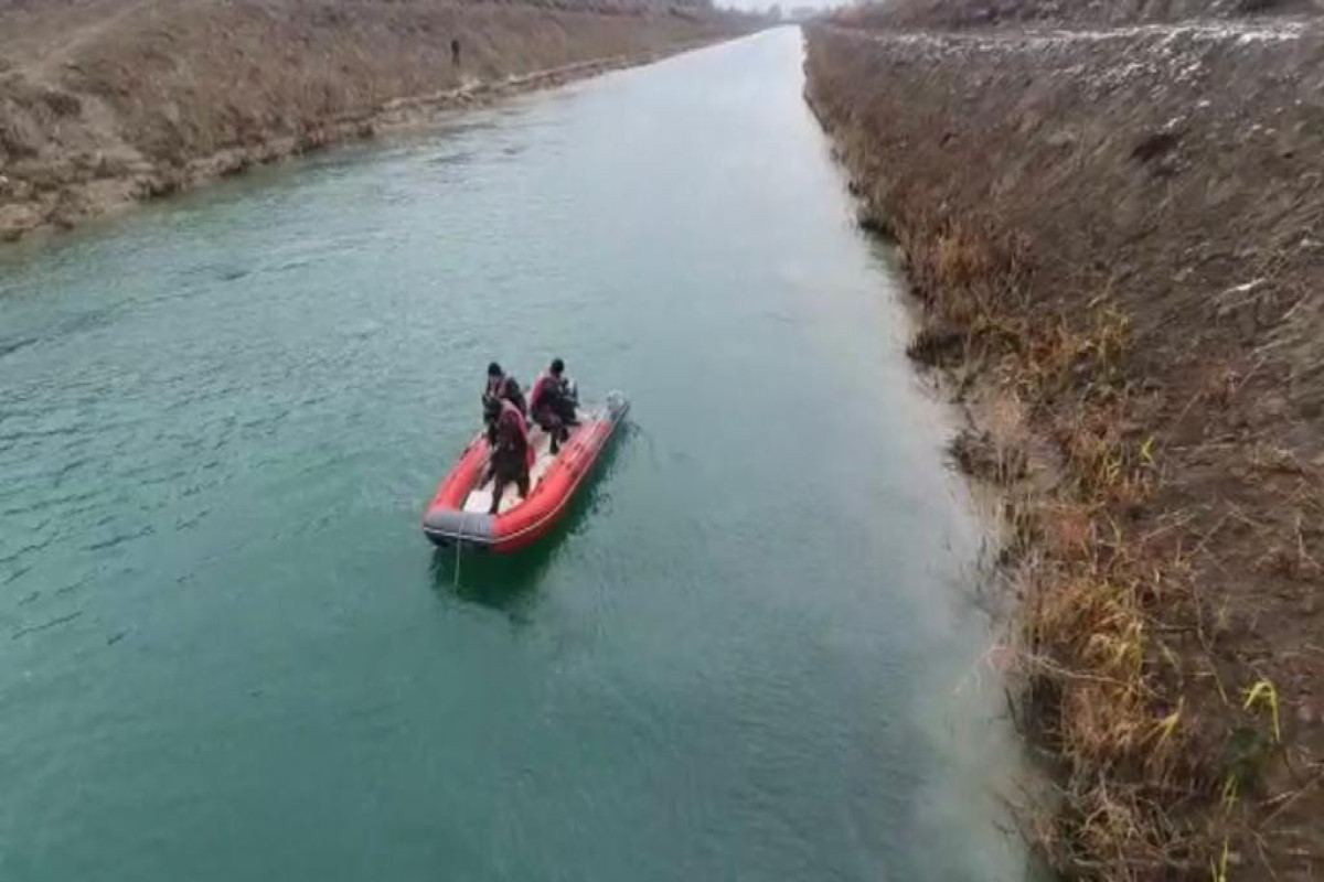 К поискам мужчины, утонувшего в канале в Евлахе, привлечены водолазы-ВИДЕО 
