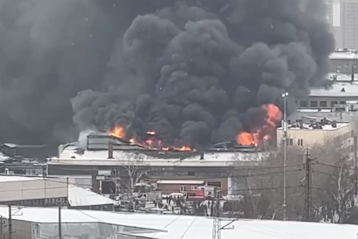 Пожар в складском помещении автосервиса в Москве потушен -ВИДЕО-ОБНОВЛЕНО 