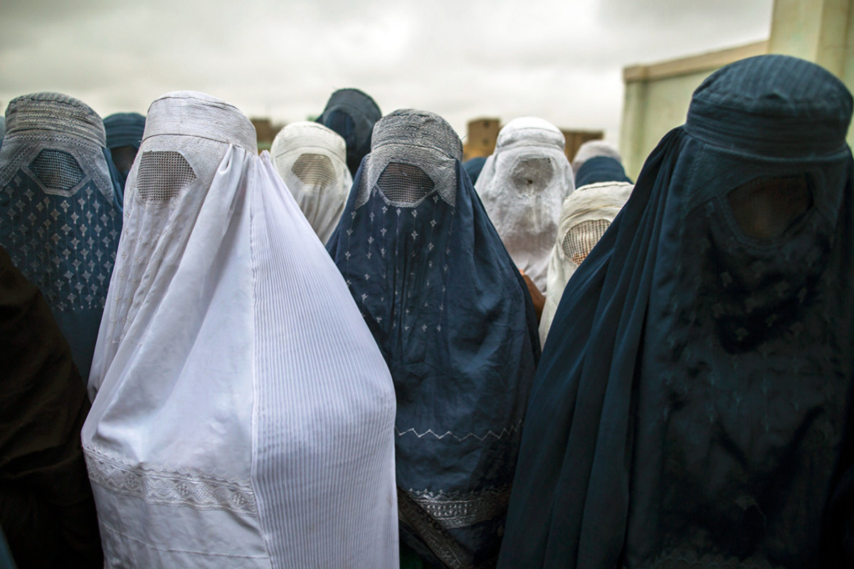 Талибы решили закрыть салоны красоты для женщин в Афганистане